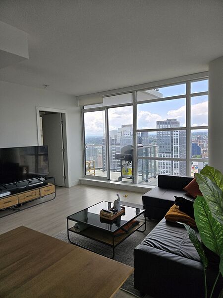 Calgary 2 bedrooms Condo Unit for rent. Property photo: 331265-3