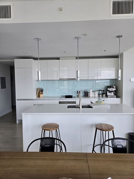 Calgary 2 bedrooms Condo Unit for rent. Property photo: 331265-2
