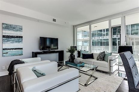 Calgary 2 bedrooms Condo Unit for rent. Property photo: 331659-2