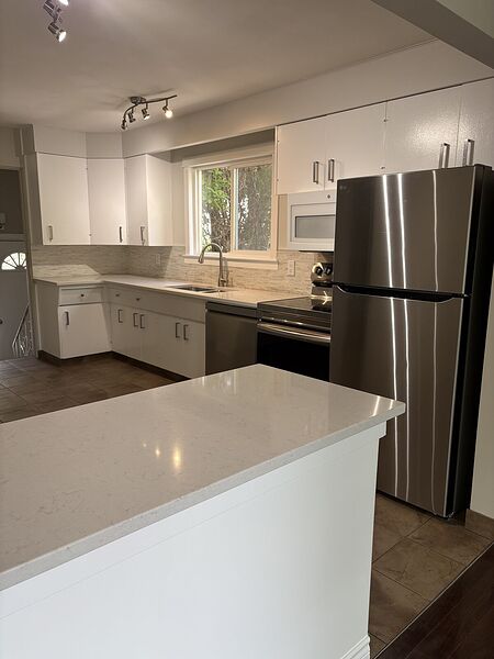 Calgary 5 bedrooms House for rent. Property photo: 33301-2