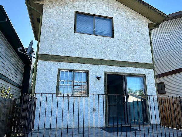 Calgary 3 + Den bedrooms House for rent. Property photo: 334028-3