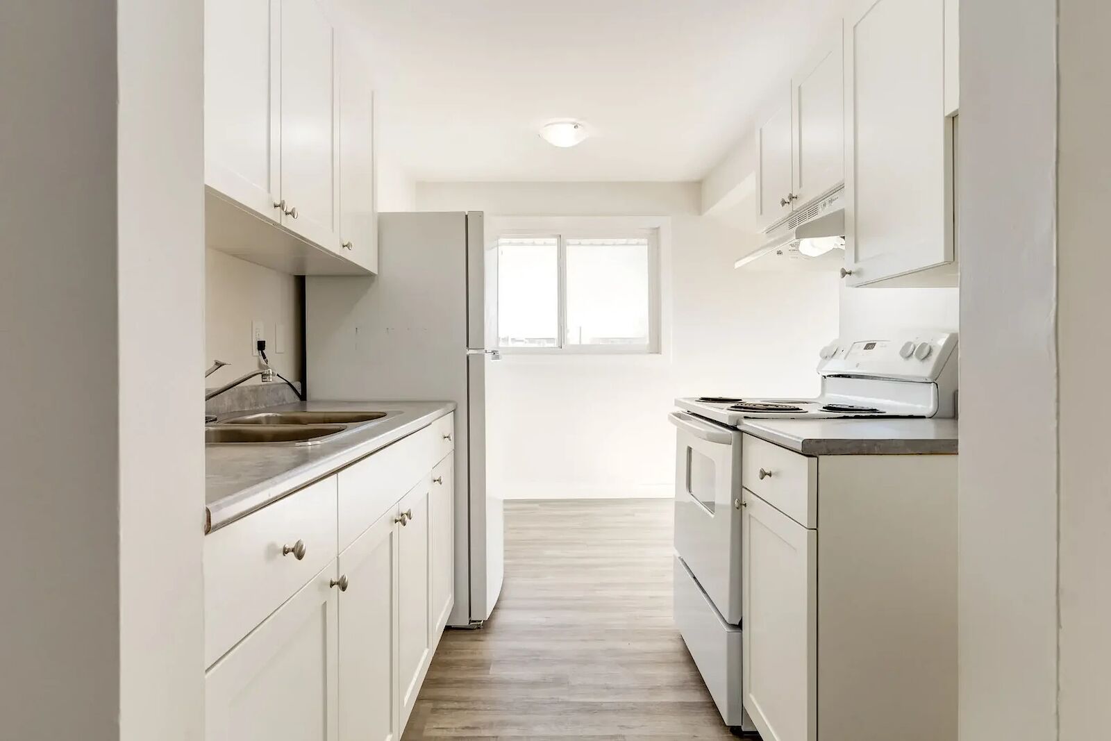 Edmonton 2 bedrooms Apartment for rent. Property photo: 334165-1