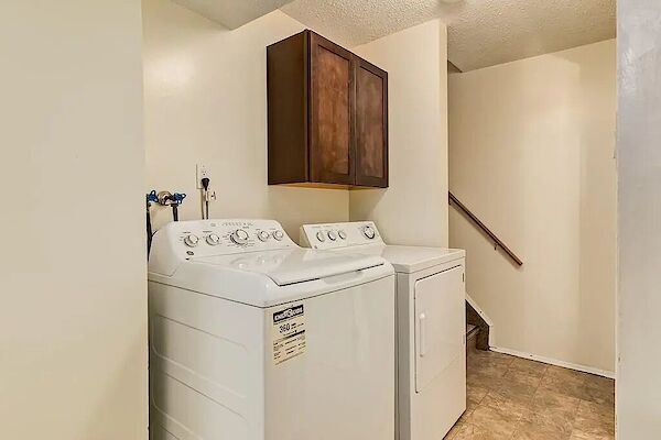Camrose 2 bedrooms Townhouse for rent. Property photo: 334271-3