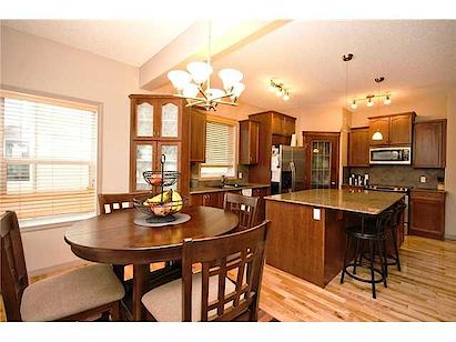 Calgary 3 + Den bedrooms Main Floor for rent. Property photo: 335866-2