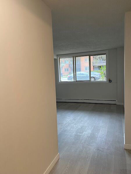 Calgary 1 bedroom Apartment for rent. Property photo: 336538-2