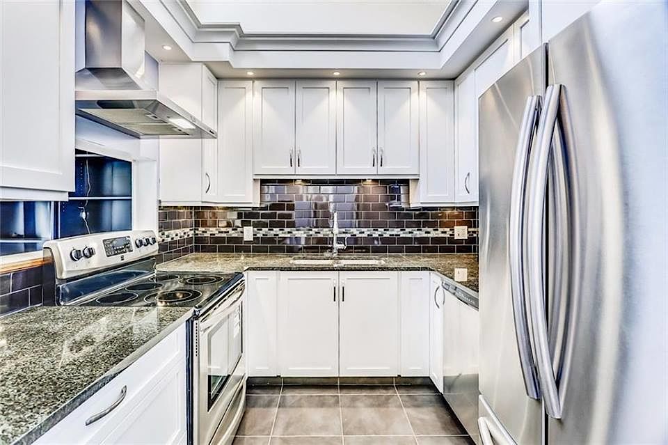 Calgary 2 bedrooms Room For Rent for rent. Property photo: 337168-1