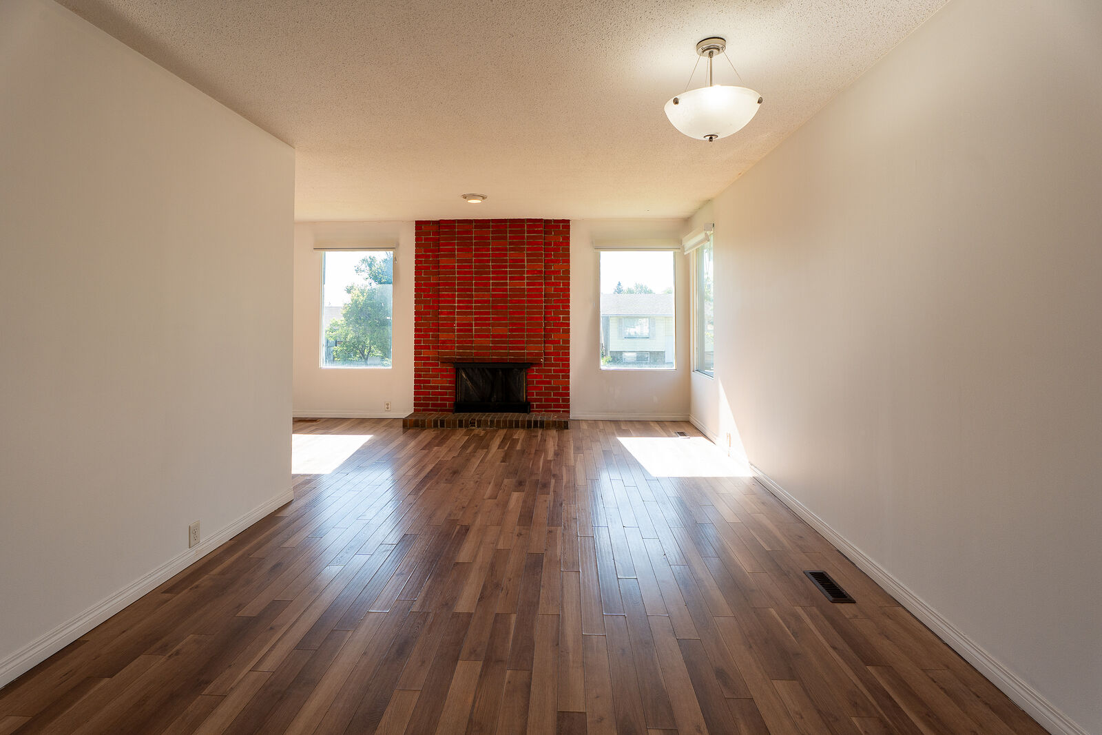 Calgary 3 bedrooms Main Floor for rent. Property photo: 337433-1