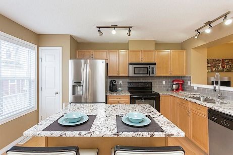 Calgary 2 + Den bedrooms Townhouse for rent. Property photo: 340155-2