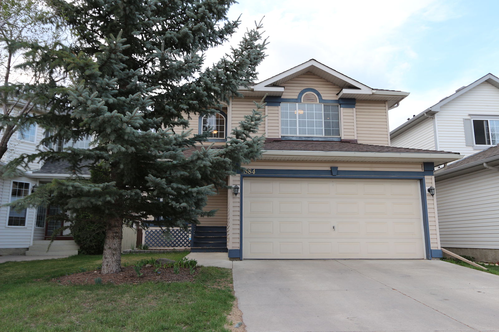 Calgary 4 bedrooms House for rent. Property photo: 340780-1