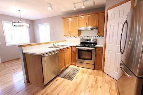 Calgary 4 bedrooms House for rent. Property photo: 340780-3
