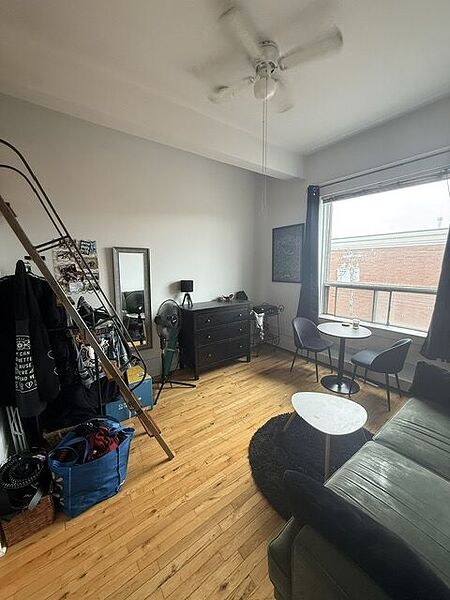 Calgary studio Condo Unit for rent. Property photo: 342155-2