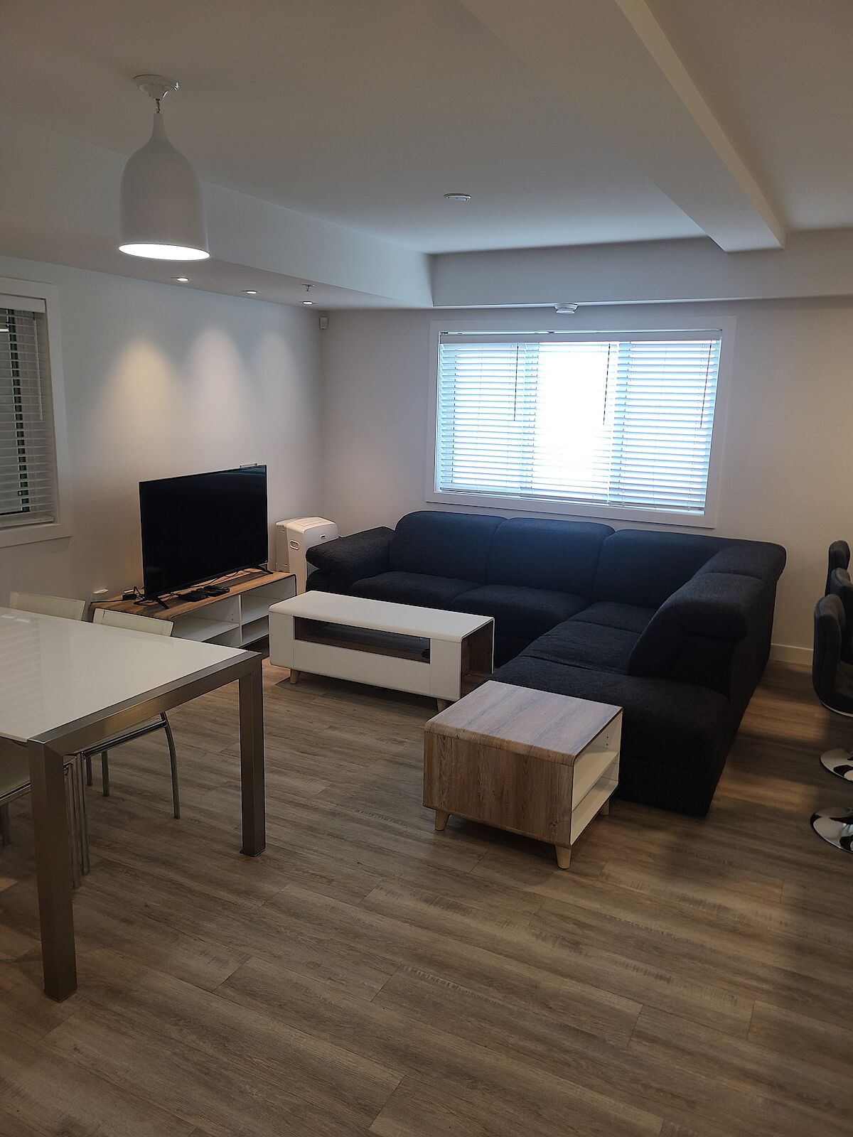 Calgary 2 bedrooms Condo Unit for rent. Property photo: 342575-1