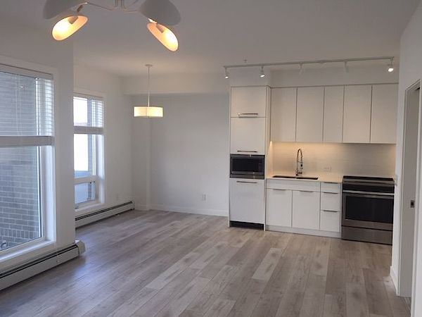 Calgary 2 + Den bedrooms Condo Unit for rent. Property photo: 344008-2