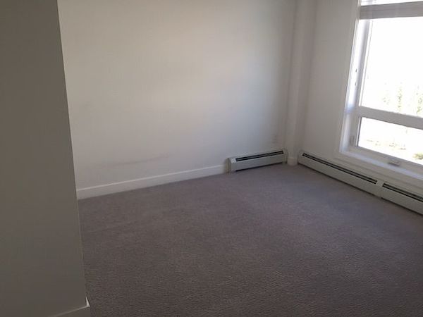 Calgary 2 + Den bedrooms Condo Unit for rent. Property photo: 344008-3