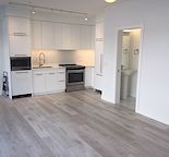 2 bedroom 2.5 bathroom Town house with Den