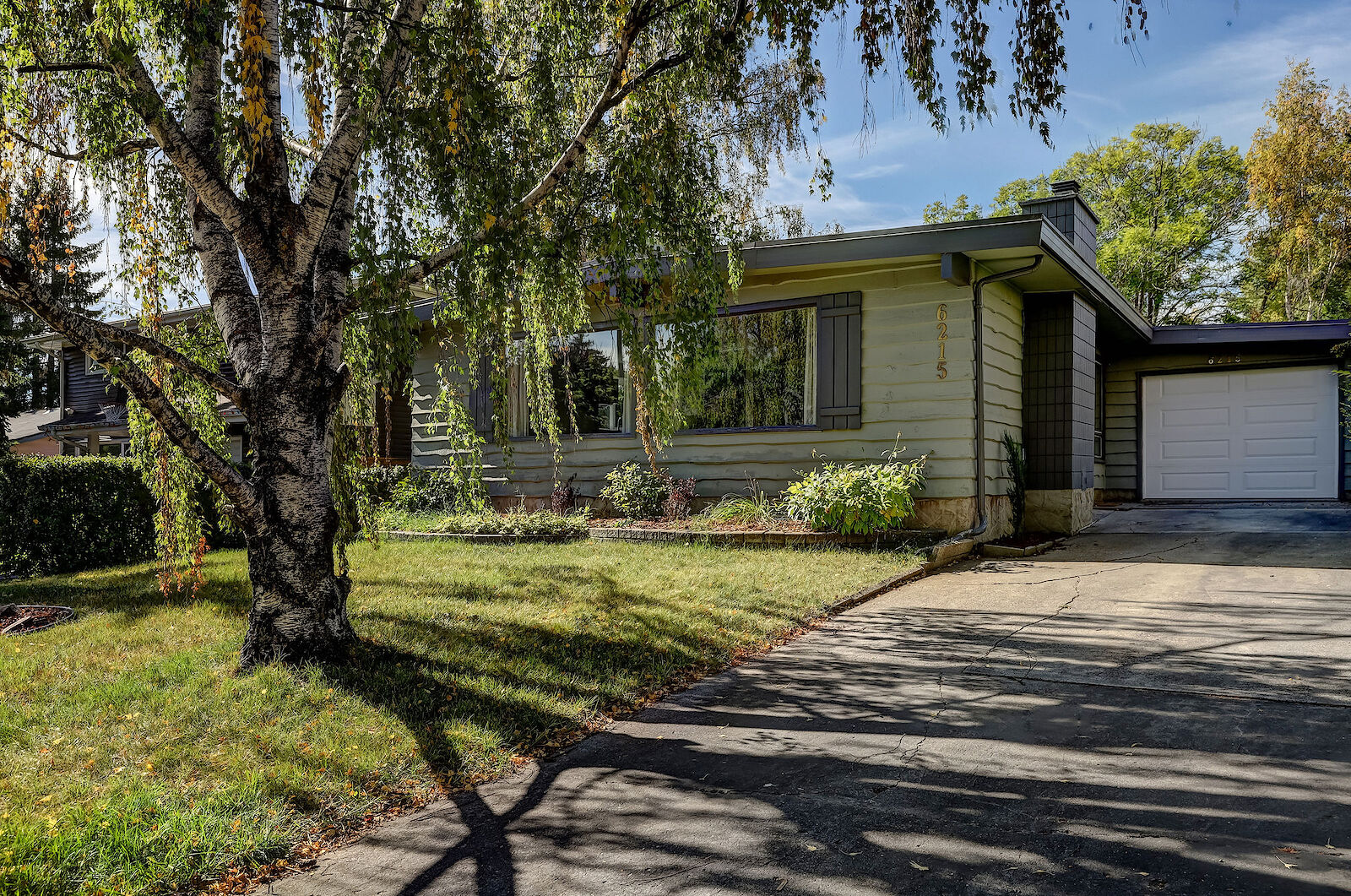 Calgary 5 + Den bedrooms House for rent. Property photo: 346484-1