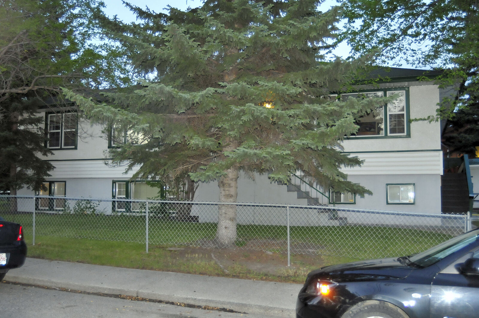 Calgary studio Apartment for rent. Property photo: 346829-1