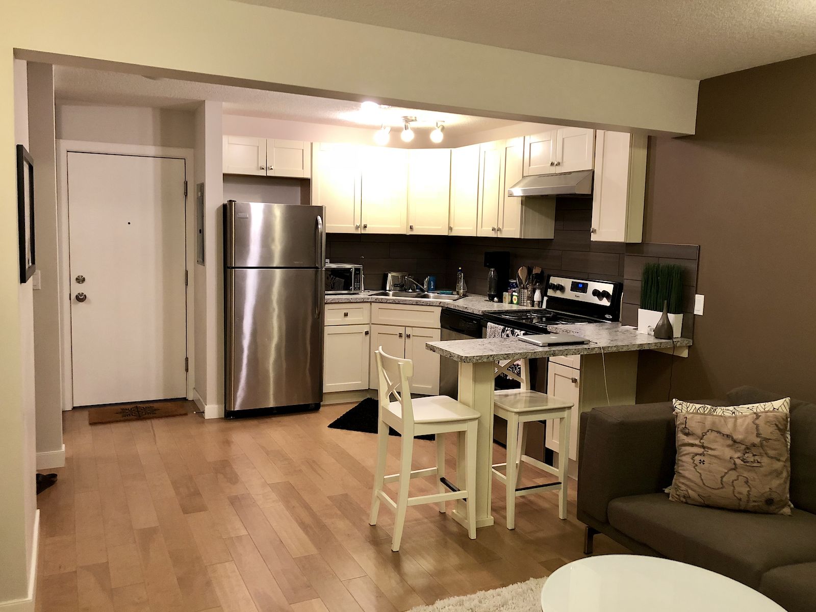 Calgary 1 bedroom Apartment for rent. Property photo: 347778-1