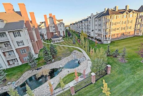 3rd Floor One Bedroom plus Den newly renovated with views Condo Apartment Unit -
