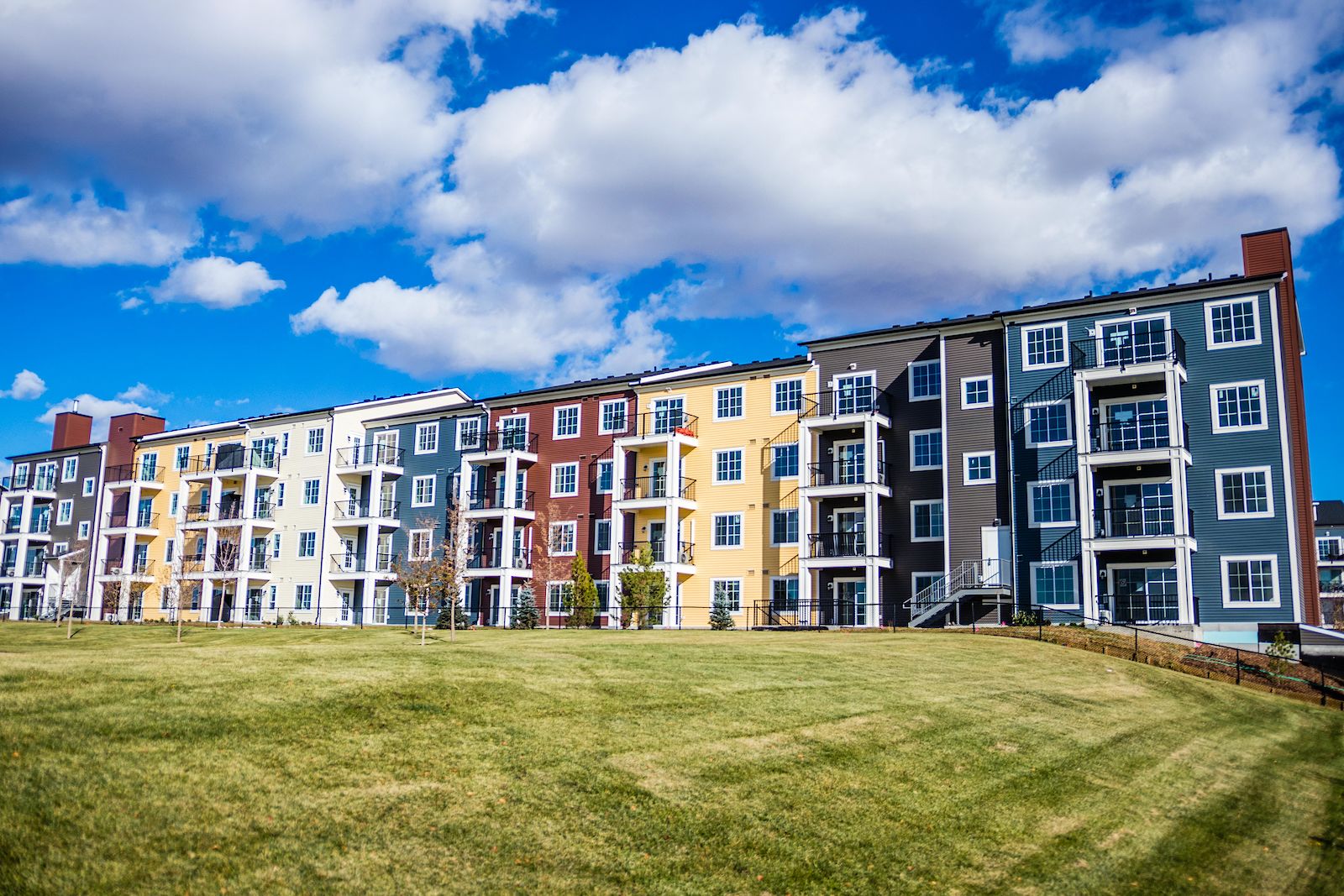 Calgary 3 bedrooms Condo Unit for rent. Property photo: 349500-1