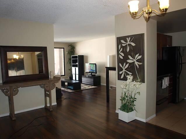 Calgary 2 bedrooms Condo Unit for rent. Property photo: 35112-1