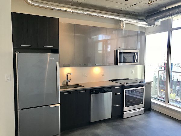 Calgary studio Condo Unit for rent. Property photo: 351754-3