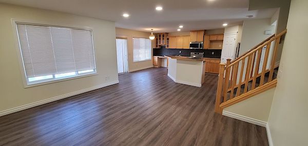 Calgary 3 bedrooms House for rent. Property photo: 352703-2