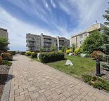 Spacious Condo by Market Mall