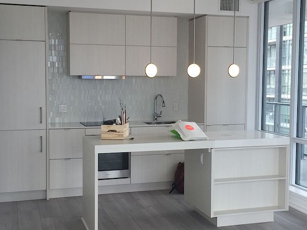 Calgary 2 bedrooms Condo Unit for rent. Property photo: 353798-2