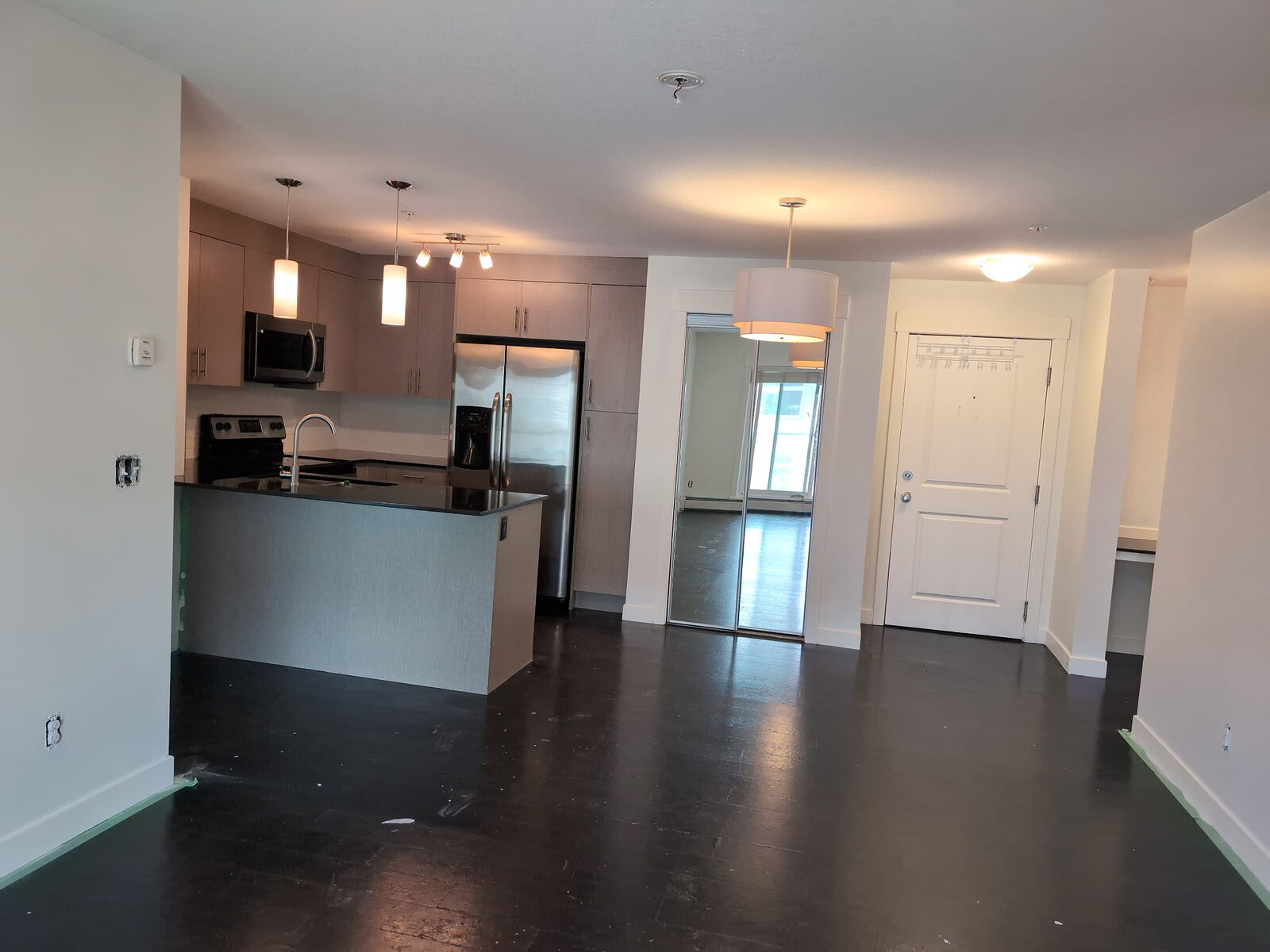 Calgary 2 bedrooms Condo Unit for rent. Property photo: 354387-1