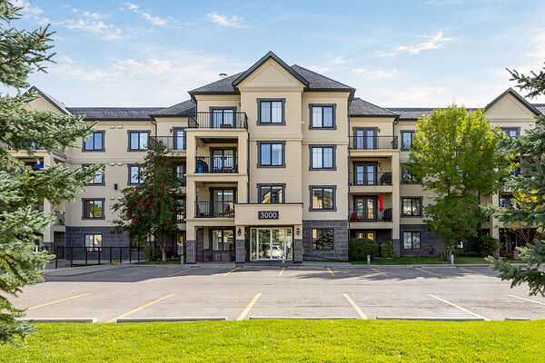 LUXURY & SPACIOUS UNIT IN MCKENIZE TOWNE /1 BED / PARKING INCLUDED