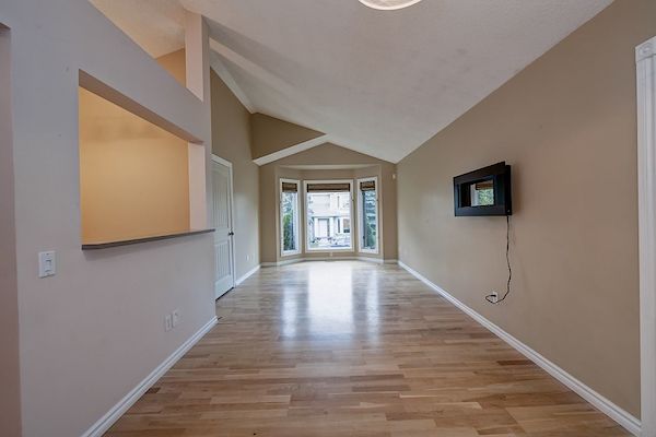 Calgary 3 bedrooms Main Floor for rent. Property photo: 357168-2