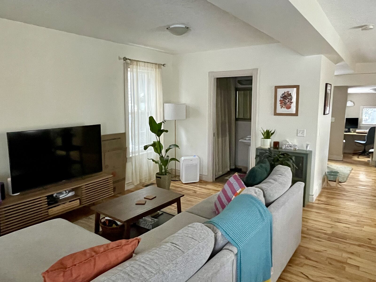 Calgary 1 + Den bedrooms House for rent. Property photo: 357374-1