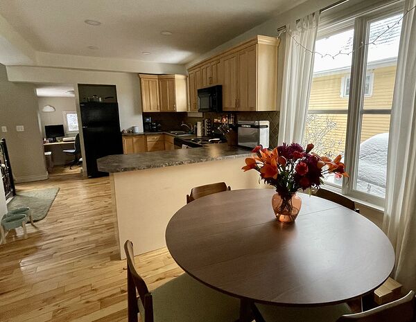 Calgary 1 + Den bedrooms House for rent. Property photo: 357374-3