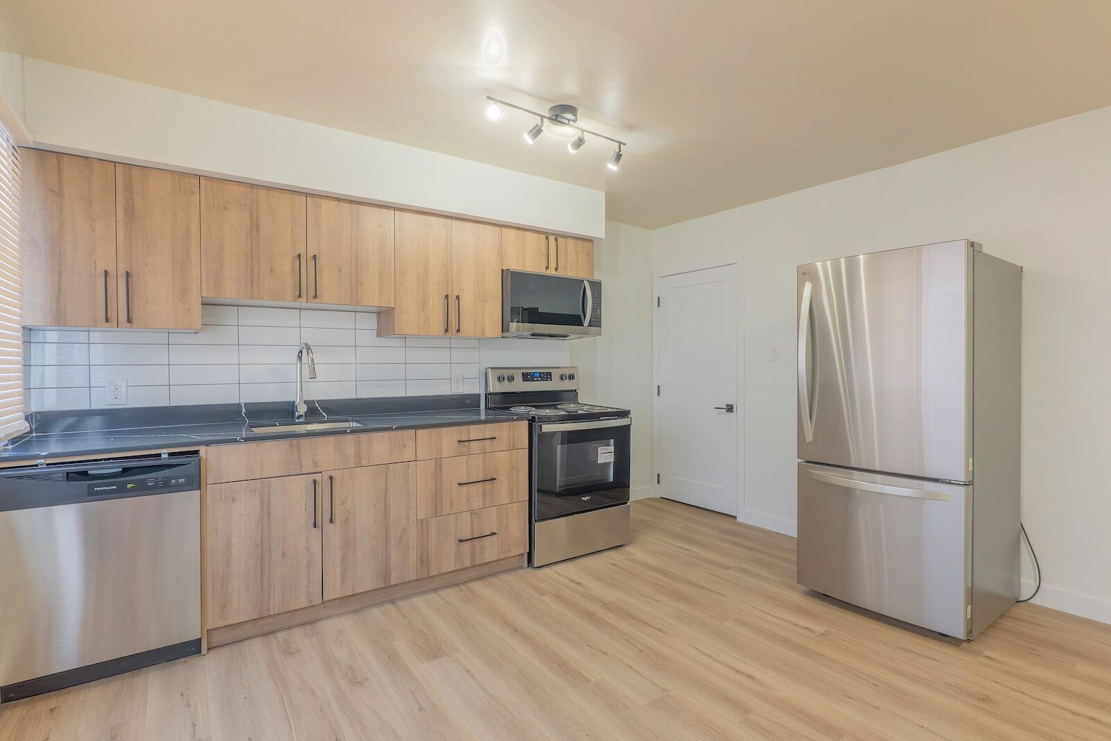 Edmonton 2 bedrooms Townhouse for rent. Property photo: 358143-1
