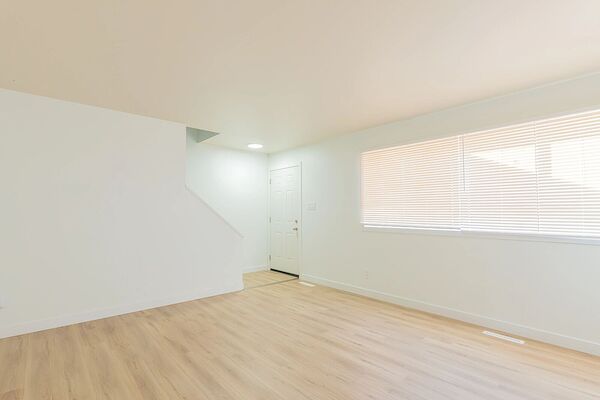Edmonton 2 bedrooms Townhouse for rent. Property photo: 358143-2