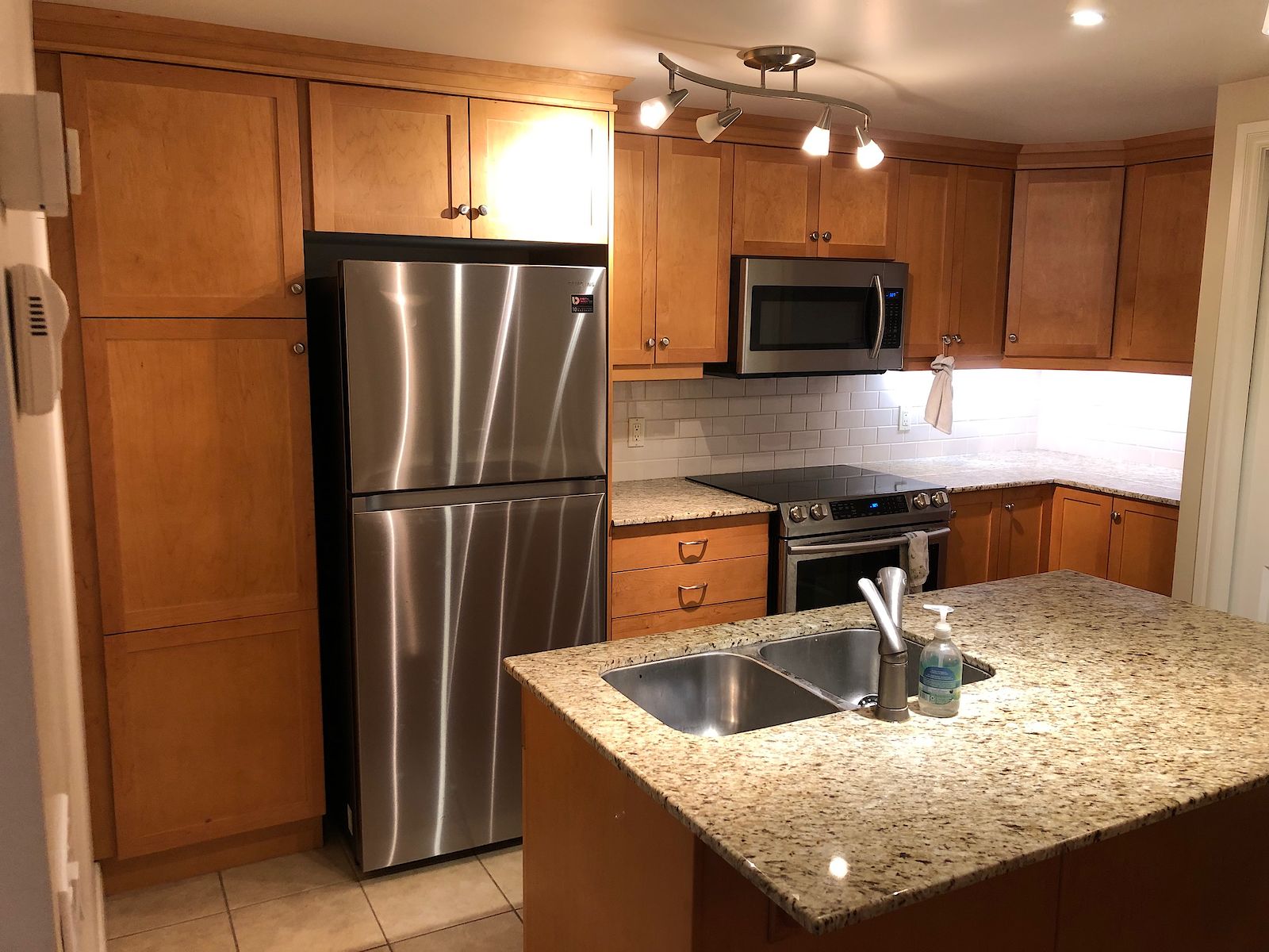Calgary 1 bedroom Condo Unit for rent. Property photo: 358898-1