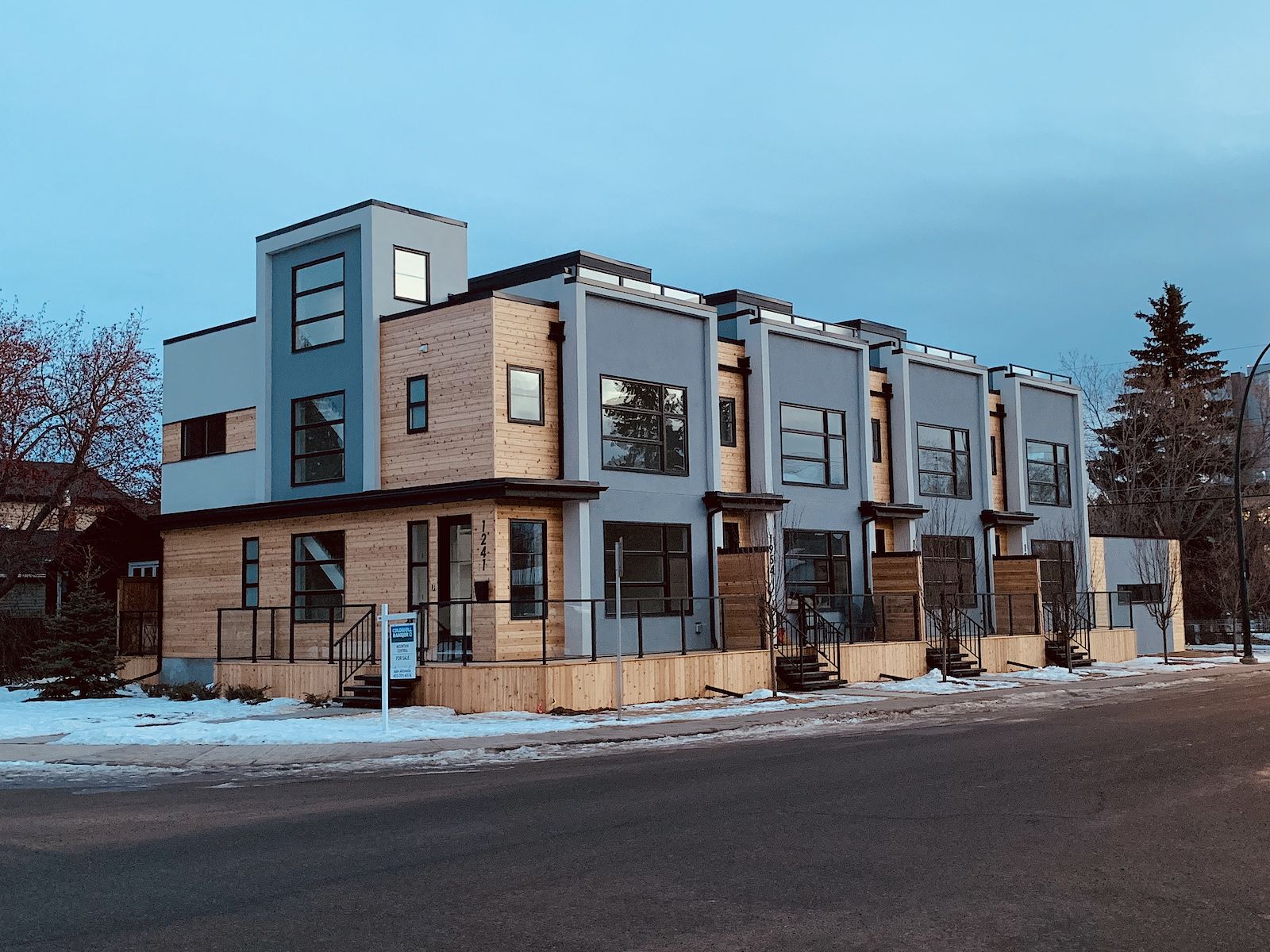 Calgary 4 bedrooms Townhouse for rent. Property photo: 360408-1