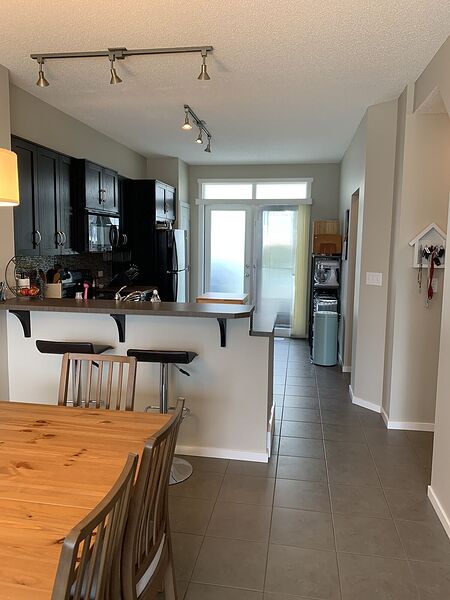 Calgary 2 + Den bedrooms Townhouse for rent. Property photo: 361130-2