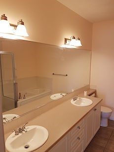 Calgary 1 + Den bedrooms Condo Unit for rent. Property photo: 36142-2