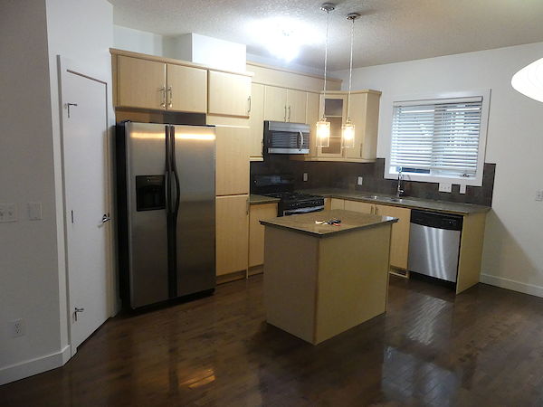 Calgary 2 + Den bedrooms Townhouse for rent. Property photo: 362421-2