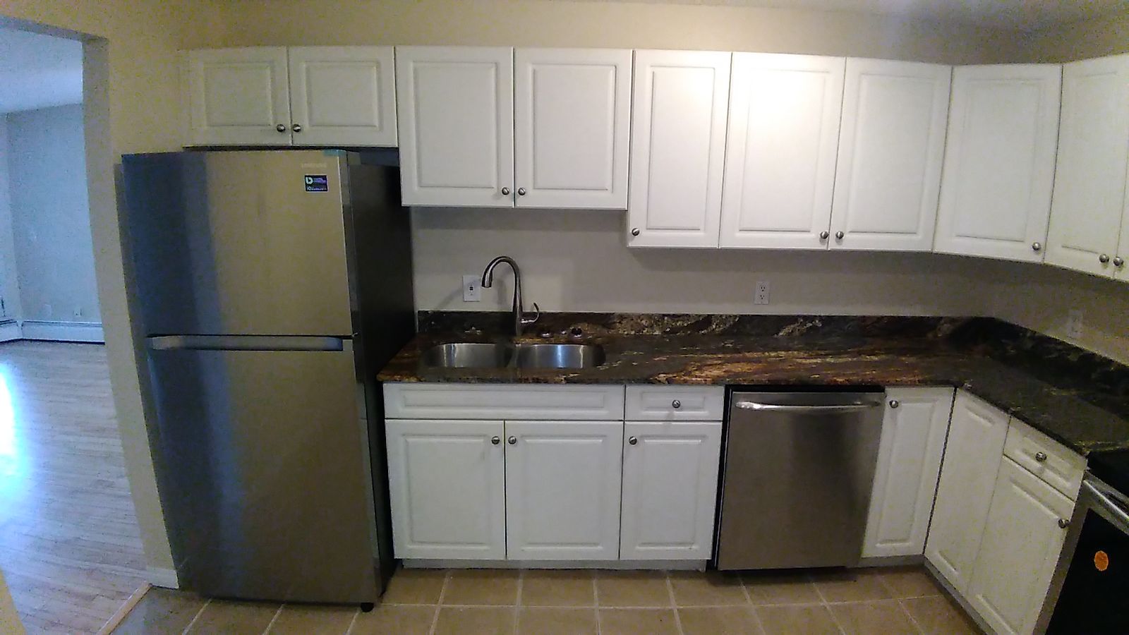 Calgary 2 bedrooms Condo Unit for rent. Property photo: 364329-1