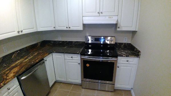 Calgary 2 bedrooms Condo Unit for rent. Property photo: 364329-2