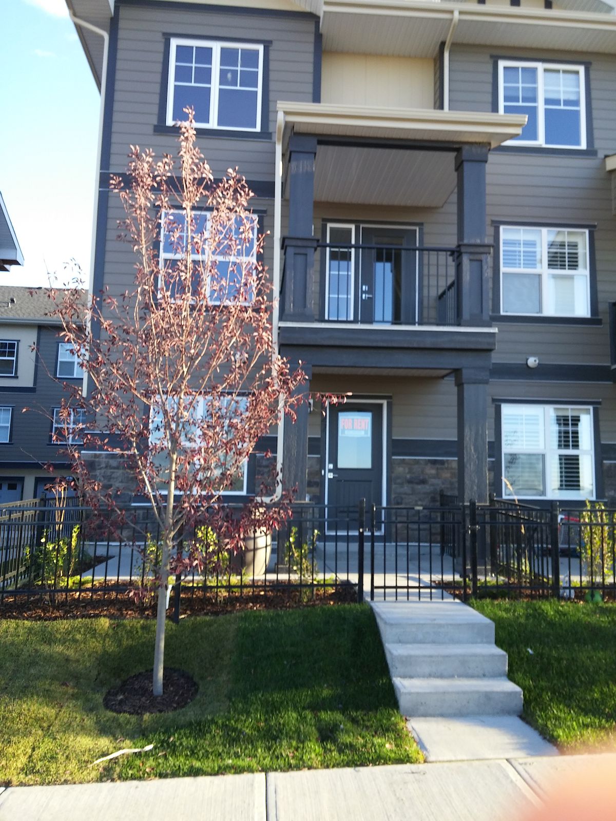 Calgary 3 bedrooms Townhouse for rent. Property photo: 365152-1