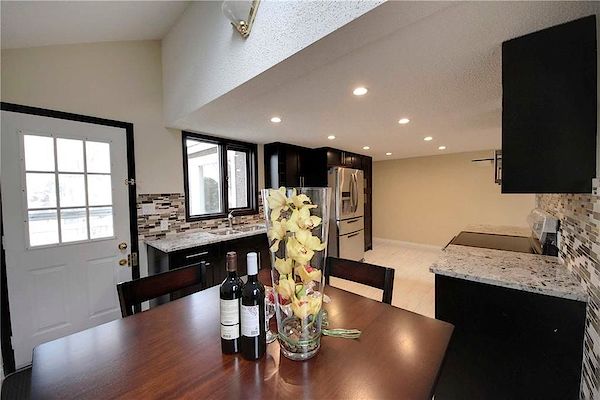 Calgary 4 + Den bedrooms House for rent. Property photo: 36558-2