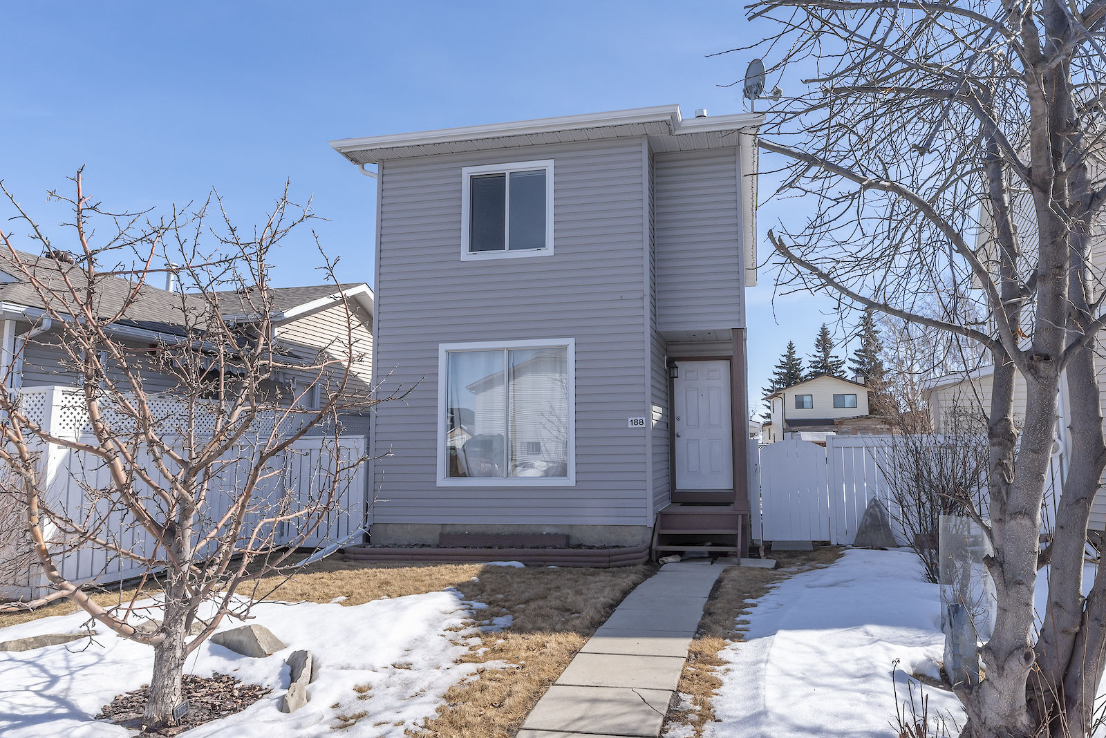 Calgary 3 bedrooms House for rent. Property photo: 365980-1