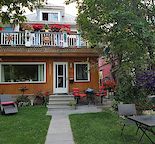 Cliff Bungalow / Mission  Main Floor Heritage Home Hardwood Free  Laundry Pet OK