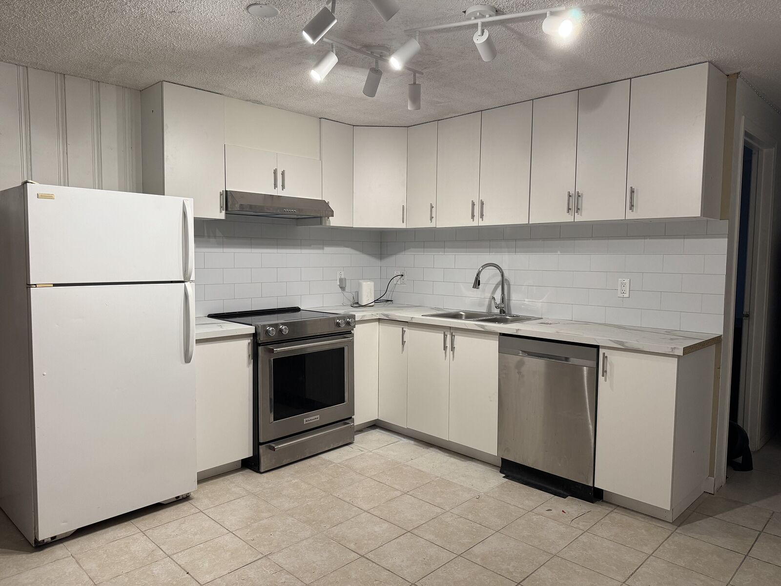 Calgary 1 bedroom Room For Rent for rent. Property photo: 367941-1