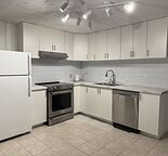 Good sized bedroom in Dalhousie house minutes to LRT & University