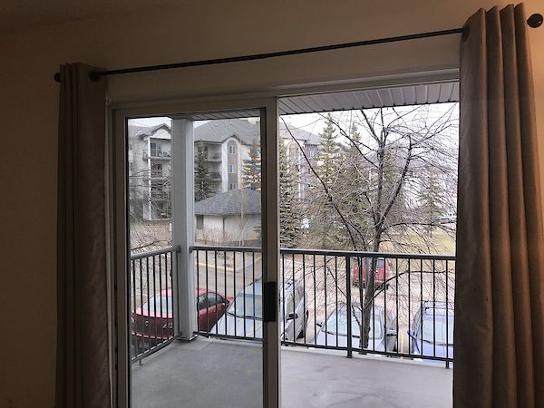 Calgary 2 + Den bedrooms Condo Unit for rent. Property photo: 368449-2